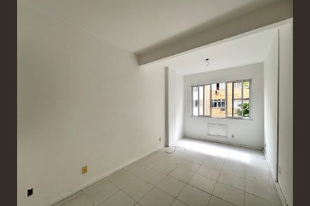 Sala de apartamento para alugar com 1 quarto, 28m² em Leme, Rio de Janeiro