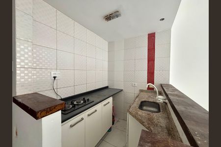 Cozinha de apartamento para alugar com 1 quarto, 28m² em Leme, Rio de Janeiro