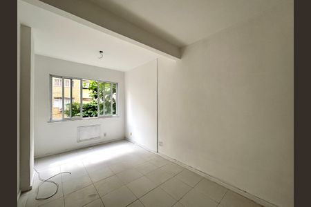 Sala de apartamento para alugar com 1 quarto, 28m² em Leme, Rio de Janeiro