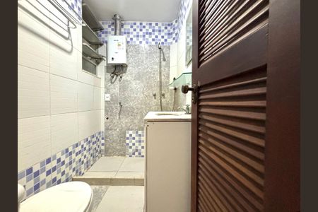 Banheiro social de apartamento para alugar com 1 quarto, 28m² em Leme, Rio de Janeiro