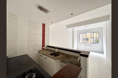 Cozinha de apartamento para alugar com 1 quarto, 28m² em Leme, Rio de Janeiro