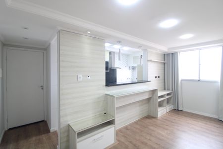 Sala de apartamento para alugar com 2 quartos, 45m² em Jardim Lallo, São Paulo