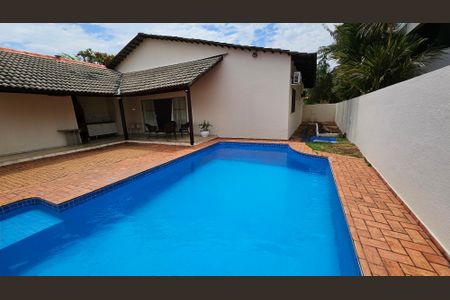 Casa de condomínio para alugar com 450m², 4 quartos e 4 vagasPiscina