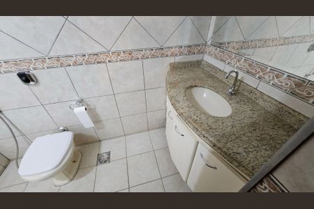 Banheiro Suíte 1 de casa de condomínio para alugar com 4 quartos, 450m² em Residencial Granville, Goiânia