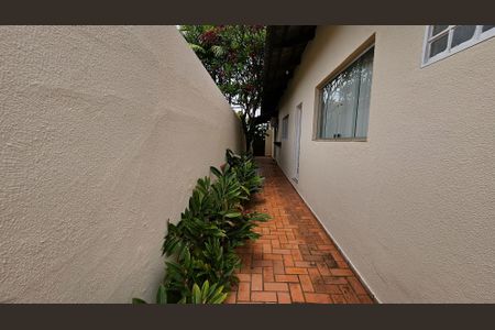 Casa de condomínio para alugar com 450m², 4 quartos e 4 vagasCorredor externo