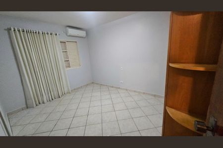 Casa de condomínio para alugar com 450m², 4 quartos e 4 vagasSuíte 3