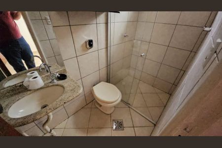 Casa de condomínio para alugar com 450m², 4 quartos e 4 vagasBanheiro de Serviço