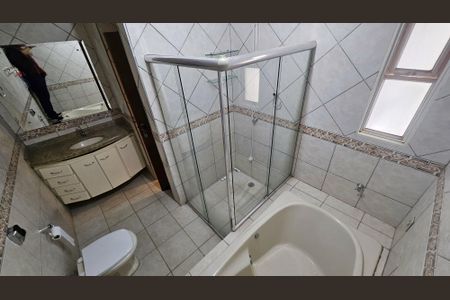 Casa de condomínio para alugar com 450m², 4 quartos e 4 vagasBanheiro Suíte 1