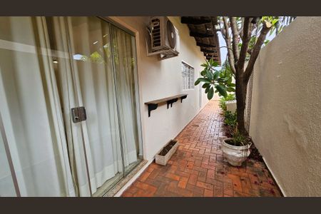 Casa de condomínio para alugar com 450m², 4 quartos e 4 vagasCorredor externo