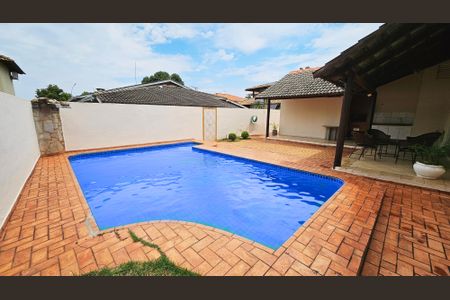 Casa de condomínio para alugar com 450m², 4 quartos e 4 vagasPiscina