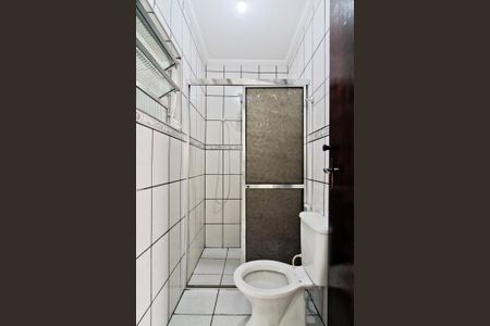 Banheiro Social de casa para alugar com 1 quarto, 75m² em Vila Ramos, São Paulo