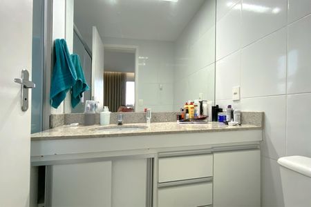 Apartamento à venda com 69m², 3 quartos e 2 vagas Apartamento à venda com 69m², 3 quartos e 2 vagasBanheiro da Suíte