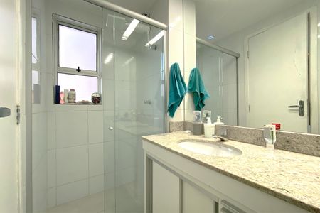 Apartamento à venda com 69m², 3 quartos e 2 vagas Apartamento à venda com 69m², 3 quartos e 2 vagasBanheiro da Suíte