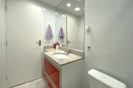 Apartamento à venda com 69m², 3 quartos e 2 vagas Apartamento à venda com 69m², 3 quartos e 2 vagasBanheiro Social