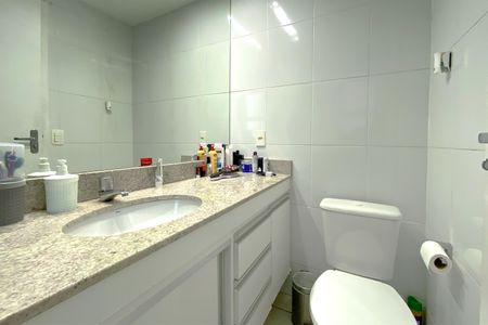 Apartamento à venda com 69m², 3 quartos e 2 vagas Apartamento à venda com 69m², 3 quartos e 2 vagasBanheiro da Suíte