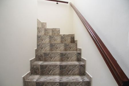 Casa à venda com 220m², 3 quartos e 2 vagasEscada acesso aos Quartos