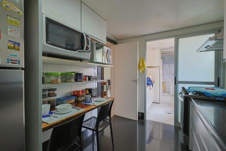 Apartamento à venda com 180m², 4 quartos e 2 vagasCozinha