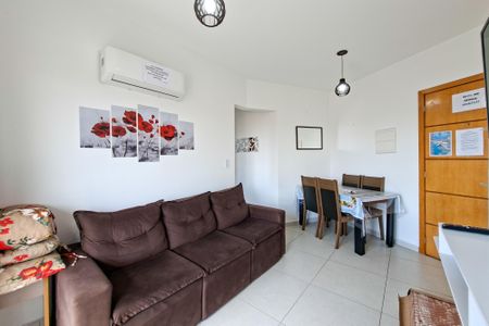 Sala de apartamento para alugar com 2 quartos, 52m² em Vila Tupi, Praia Grande