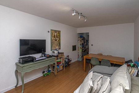 Casa à venda com 110m², 2 quartos e 1 vagasala_3