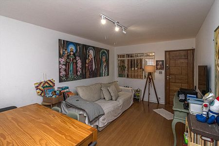 Casa à venda com 110m², 2 quartos e 1 vagasala_2