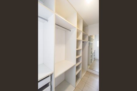 Apartamento à venda com 139m², 3 quartos e 2 vagas Apartamento à venda com 139m², 3 quartos e 2 vagasCloset da Suíte