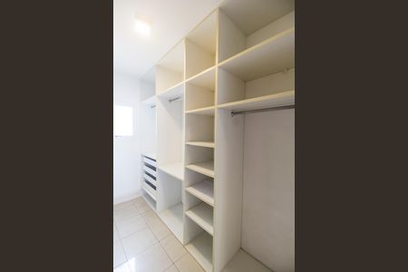 Apartamento à venda com 139m², 3 quartos e 2 vagas Apartamento à venda com 139m², 3 quartos e 2 vagasCloset da Suíte