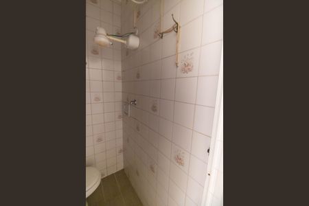 Banheiro de kitnet/studio para alugar com 1 quarto, 24m² em Centro, Niterói