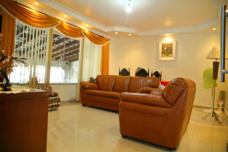 Casa à venda com 192m², 3 quartos e 3 vagasSala