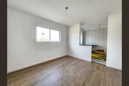 Sala e cozinha de apartamento à venda com 2 quartos, 57m² em Vila Amaral, Belo Horizonte