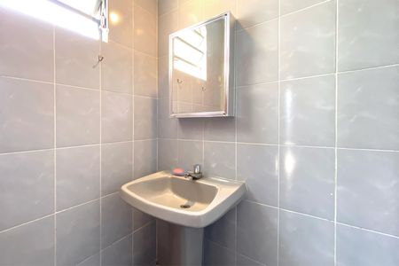 Casa à venda com 320m², 4 quartos e 5 vagas Casa à venda com 320m², 4 quartos e 5 vagasBanheiro externo