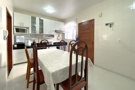 Casa à venda com 320m², 4 quartos e 5 vagas Casa à venda com 320m², 4 quartos e 5 vagasCozinha