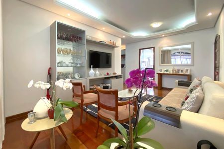 Casa à venda com 320m², 4 quartos e 5 vagas Casa à venda com 320m², 4 quartos e 5 vagasSala