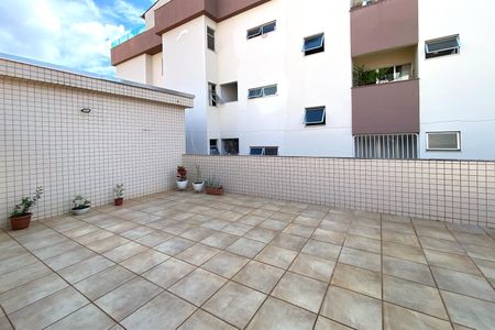 Casa à venda com 320m², 4 quartos e 5 vagas Casa à venda com 320m², 4 quartos e 5 vagasCobertura