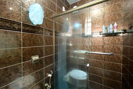 Casa à venda com 320m², 4 quartos e 5 vagas Casa à venda com 320m², 4 quartos e 5 vagasBanheiro da Suíte