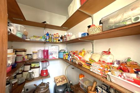 Casa à venda com 320m², 4 quartos e 5 vagas Casa à venda com 320m², 4 quartos e 5 vagasDispensa