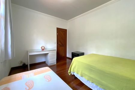 Casa à venda com 320m², 4 quartos e 5 vagas Casa à venda com 320m², 4 quartos e 5 vagasQuarto 3