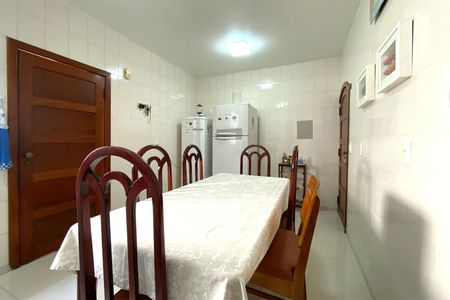 Casa à venda com 320m², 4 quartos e 5 vagas Casa à venda com 320m², 4 quartos e 5 vagasCozinha