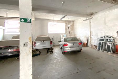 Casa à venda com 320m², 4 quartos e 5 vagas Casa à venda com 320m², 4 quartos e 5 vagasGalpão inferior