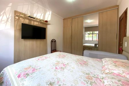 Casa à venda com 320m², 4 quartos e 5 vagas Casa à venda com 320m², 4 quartos e 5 vagasSuite