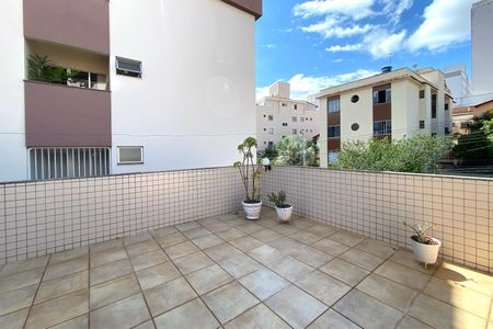 Casa à venda com 320m², 4 quartos e 5 vagas Casa à venda com 320m², 4 quartos e 5 vagasCobertura