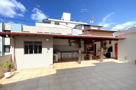Casa à venda com 320m², 4 quartos e 5 vagas Casa à venda com 320m², 4 quartos e 5 vagasCobertura