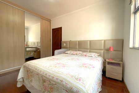 Casa à venda com 320m², 4 quartos e 5 vagas Casa à venda com 320m², 4 quartos e 5 vagasSuite