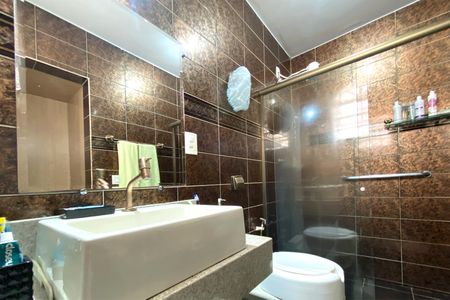 Casa à venda com 320m², 4 quartos e 5 vagas Casa à venda com 320m², 4 quartos e 5 vagasBanheiro da Suíte