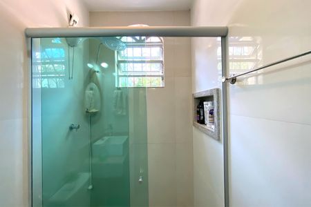 Casa à venda com 320m², 4 quartos e 5 vagas Casa à venda com 320m², 4 quartos e 5 vagasBanheiro