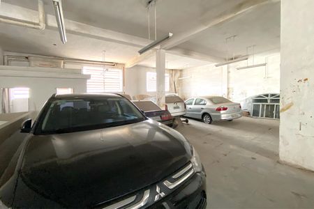 Casa à venda com 320m², 4 quartos e 5 vagas Casa à venda com 320m², 4 quartos e 5 vagasGalpão inferior