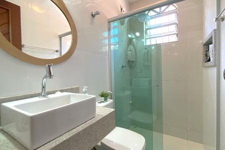 Casa à venda com 320m², 4 quartos e 5 vagas Casa à venda com 320m², 4 quartos e 5 vagasBanheiro