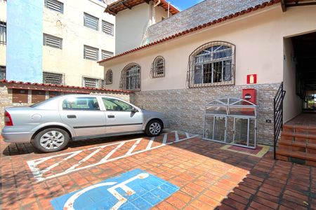Casa à venda com 320m², 4 quartos e 5 vagas Casa à venda com 320m², 4 quartos e 5 vagasVaga