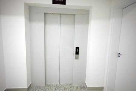 Apartamento à venda com 69m², 2 quartos e 2 vagas Apartamento à venda com 69m², 2 quartos e 2 vagasElevador