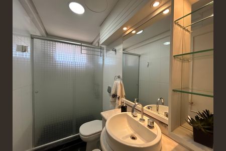 Apartamento à venda com 127m², 3 quartos e 2 vagas Apartamento à venda com 127m², 3 quartos e 2 vagasBanheiro 2