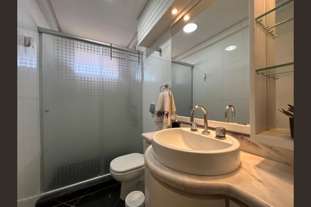 Apartamento à venda com 127m², 3 quartos e 2 vagas Apartamento à venda com 127m², 3 quartos e 2 vagasBanheiro 2